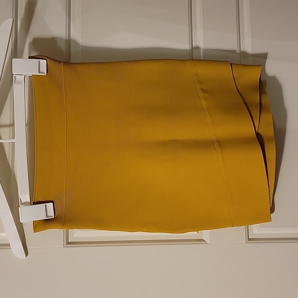 Small BVBGMaxazria Yellow Bandage Skirt